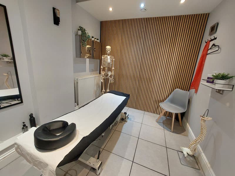surbiton-chiropractic-clinic-treatment-room-image-01 surbiton chiropractic clinic treatment room